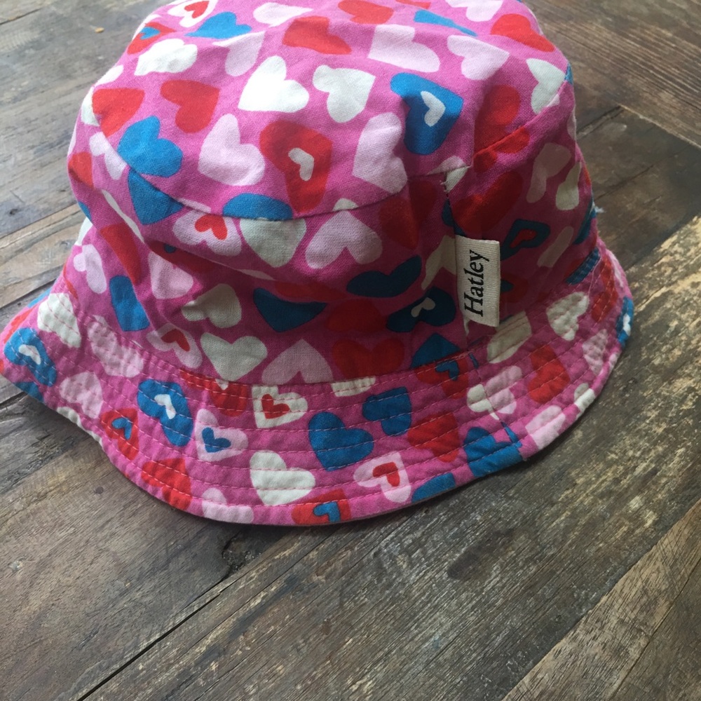 Hatley Reversible Bucket Hat Heart to Solid Pink